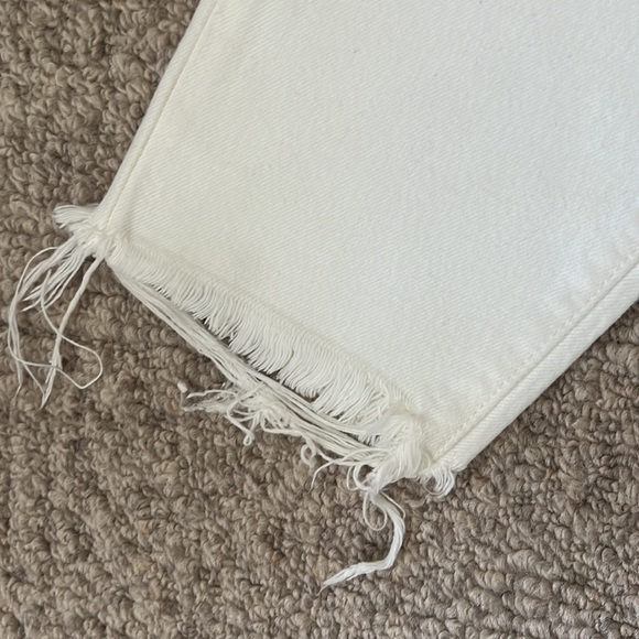 Women’s Levi’s BNWT Wedgie Straight White Distressed Denim - Picture 3 of 5